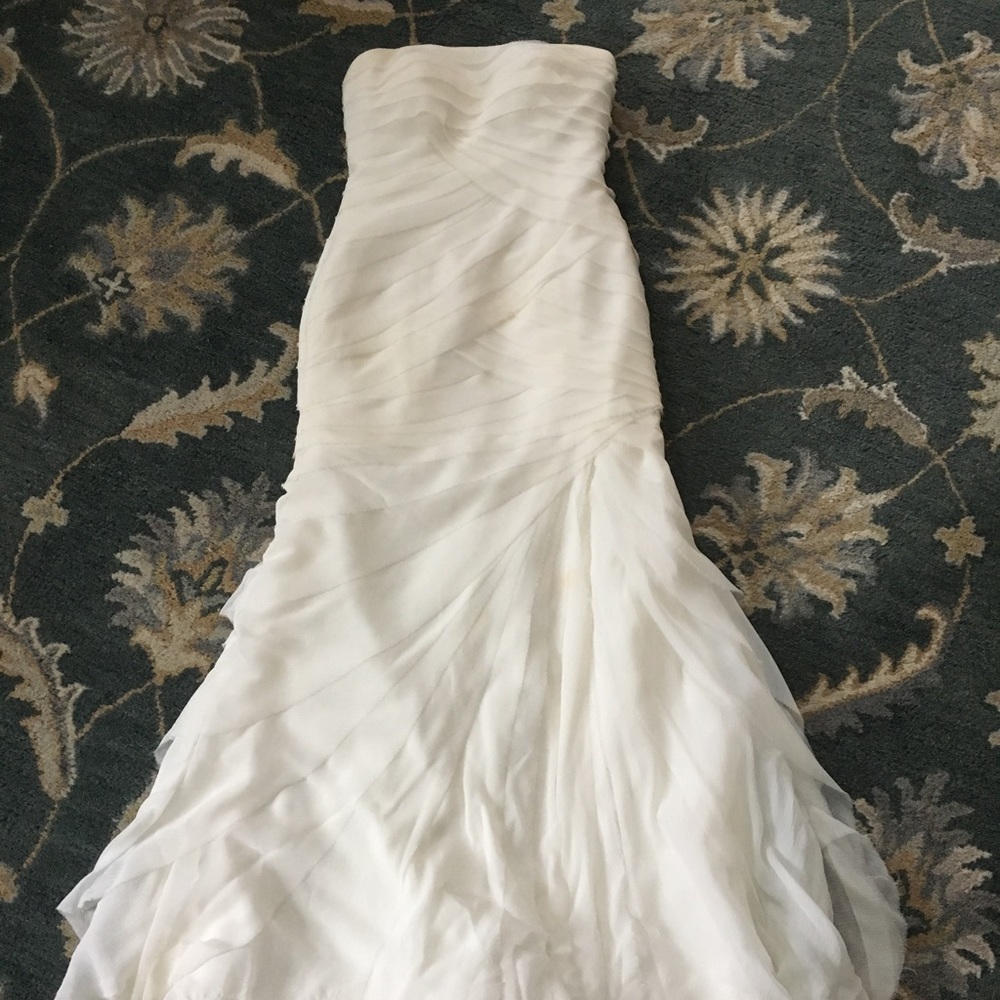 Vera Wang Off White Wedding Dress